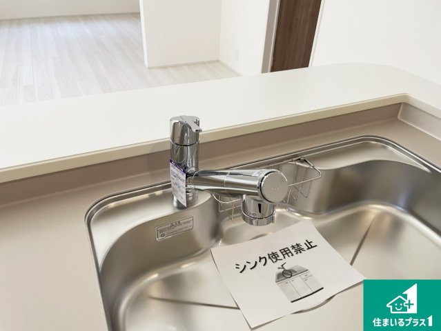 宇治市伊勢田町名木　新築一戸建てのその他|浄水器を内蔵！炊飯時、お茶を作る時に安心してお水を使えます！お湯と冷水、浄水と原水、シャワーの切替えもワンタッチです！