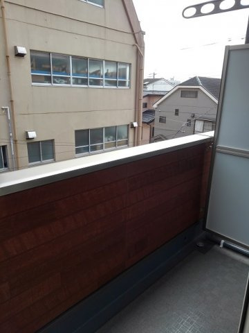 外からの目が気にならないバルコニーで洗濯物が干せます