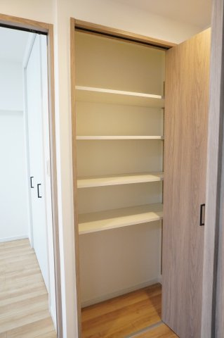 クレール草加弐番館の収納|廊下