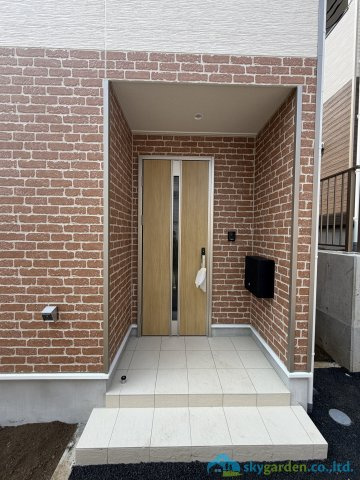 秦野市北矢名第15　新築戸建　全2棟2号棟の玄関