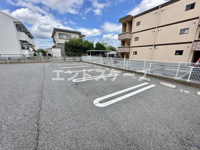 Ｌａ　Ｂｅｌｌｅｚｚａの駐車場|高崎、前橋のお部屋探しはエンドスケープまで！お客様の理想お聞かせ下さい♪