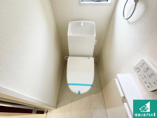 揖保郡太子町鵤　第11期　新築一戸建てのトイレ|1・2階の2ヶ所にあるので、朝の忙しい時間の順番待ちもなく、深夜の利用にも大変便利です。