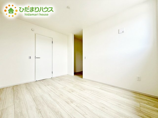 【寝室】 | 水戸市元吉田町6期　新築戸建 | 通風・採光にも優れ、心地よい光と風があふれています。 贅沢といえるほどの豊かな居住性と、プライドを満たすクオリティが見事に調和した住空間。