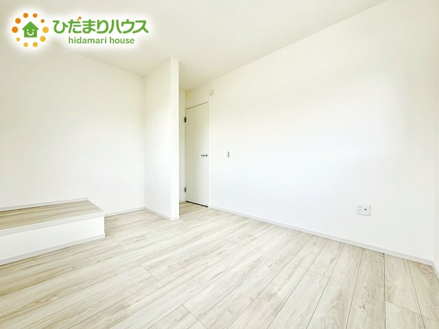 【洋室】 | 水戸市元吉田町6期　新築戸建 | 柔らかい陽光が差し込む明るいお部屋を演出する設計。彩光の取れる窓が気持ちの良いお部屋を創り上げます。