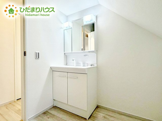 【独立洗面台】 | 水戸市元吉田町6期　新築戸建 | 人気の三面鏡洗面台！おしゃれもばっちり♪ご家族分もたっぷり収納できます！