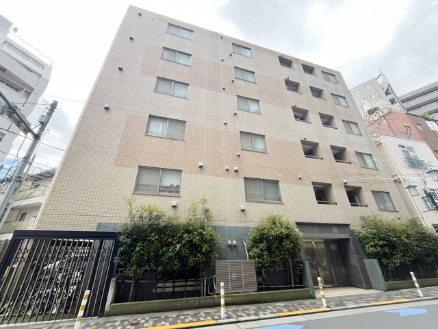 【外観】 | セーシェル恵比寿 | 手入れの行き届いた外壁やエントランスなど、「見ればわかる」レベルで清潔感を保ったマンションです。築年数を感じさせない姿で皆様をお出迎えします。～即日のご見学可能～　お問合せはお気軽にどうぞ。