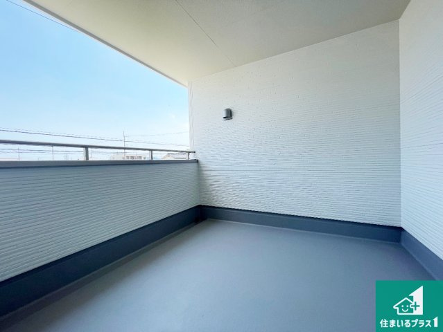 揖保郡太子町鵤　第11期　新築一戸建てのバルコニー|ワイドバルコニーは洗濯物を干すスペースが広いのでご家族が多くても安心！