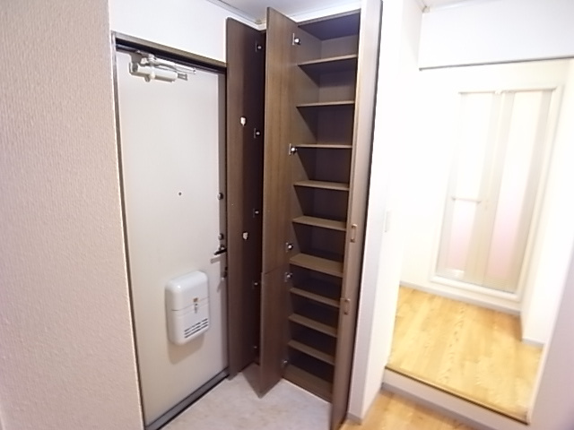 メゾン桃山台のエントランス
