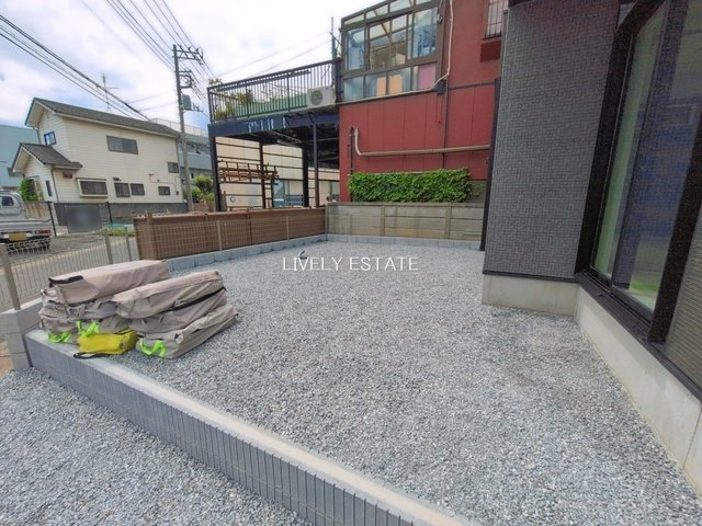 草加市青柳2丁目 新築分譲住宅の庭