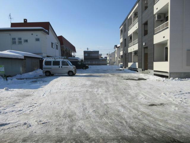 リヴェールTの駐車場