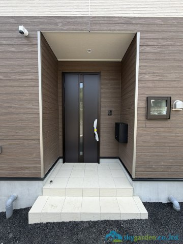 秦野市北矢名第15　新築戸建　全2棟1号棟の玄関