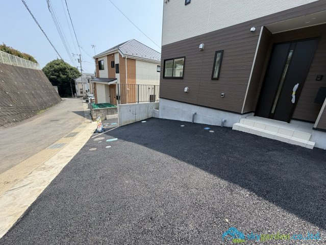 秦野市北矢名第15　新築戸建　全2棟1号棟の駐車場