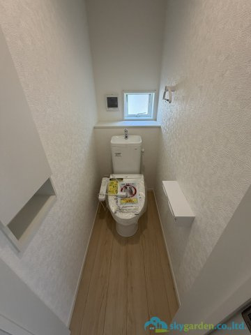 秦野市北矢名第15　新築戸建　全2棟1号棟のトイレ