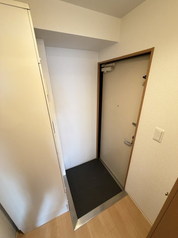 大阪市中央区谷町６丁目の賃貸マンションの玄関