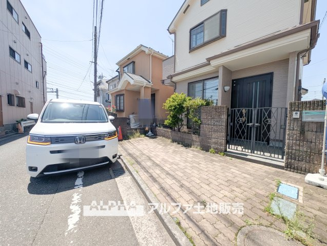 立川市砂川町8丁目　中古戸建の前面道路含む現地写真|【A place that feels right】◆自然と人が集まる◆
広がりを感じる住空間と、手触りのある落ち着いた雰囲気。
ここで重ねる毎日が、暮らし方そのものを静かに変えていく。