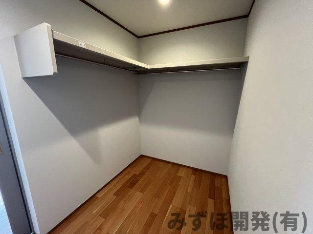 山形市下条町5丁目14-11の収納|8/18　2階主寝室　洋室9帖　WIC