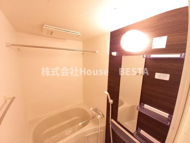 セレニテ神戸元町クレアの浴室