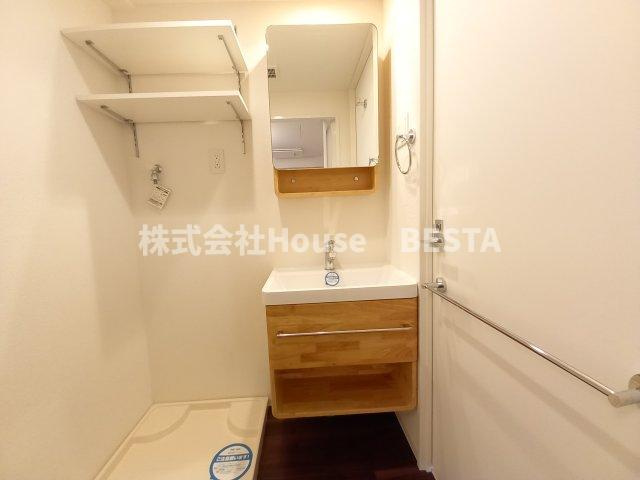 セレニテ神戸元町クレアの独立洗面台