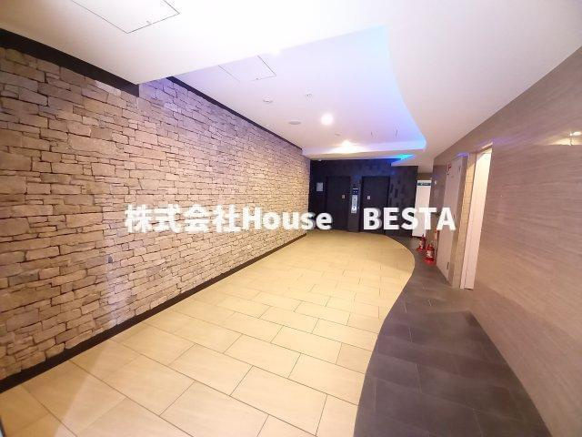 セレニテ神戸元町クレアのエントランス