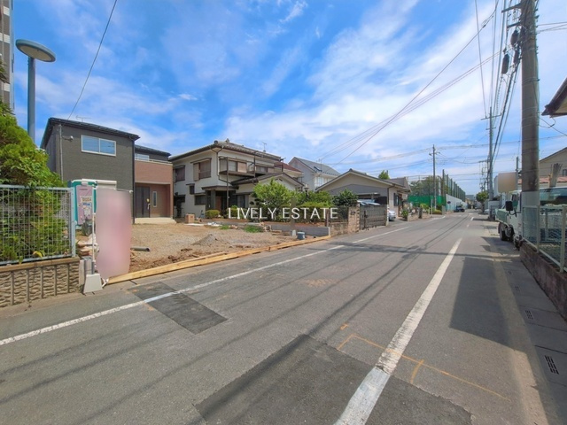 越谷市千間台西5丁目 新築分譲住宅の前面道路含む現地写真