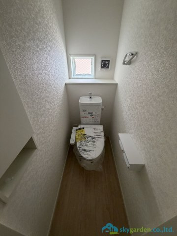 秦野市弥生町第5　新築戸建　全2棟2号棟のトイレ