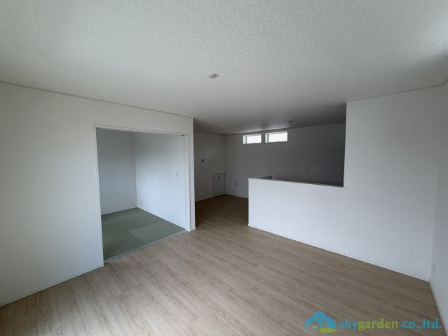 秦野市弥生町第5　新築戸建　全2棟2号棟の居間・リビング