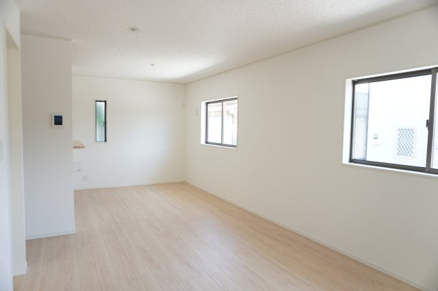 草加市原町3丁目 新築分譲住宅の居間・リビング