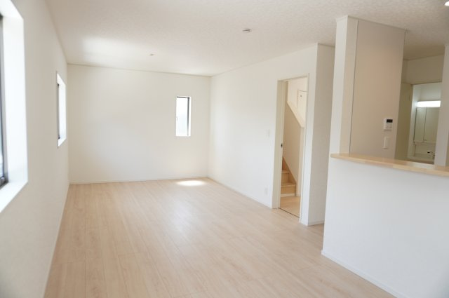 草加市原町3丁目 新築分譲住宅の居間・リビング