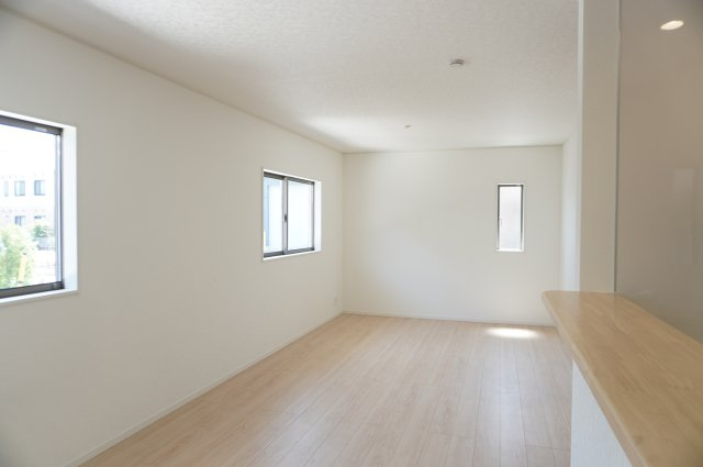 草加市原町3丁目 新築分譲住宅の居間・リビング