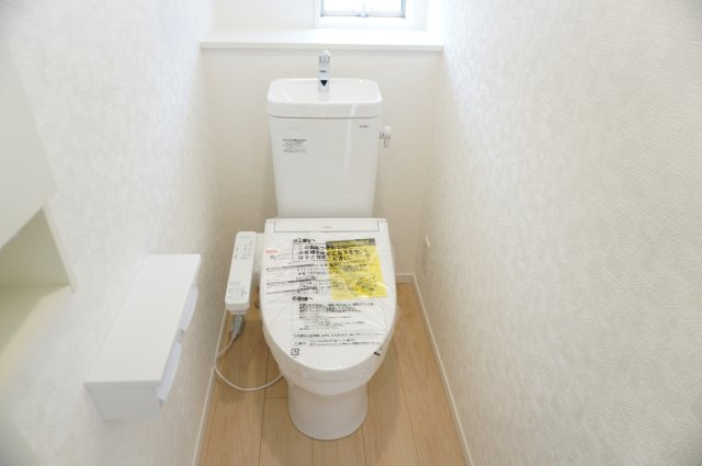 草加市原町3丁目 新築分譲住宅のトイレ|1階