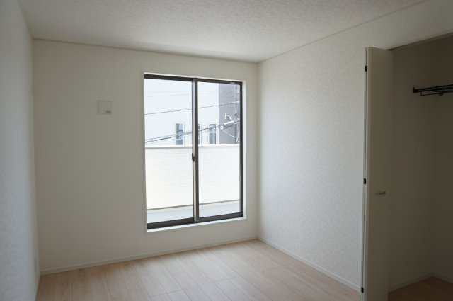 草加市原町3丁目 新築分譲住宅の洋室