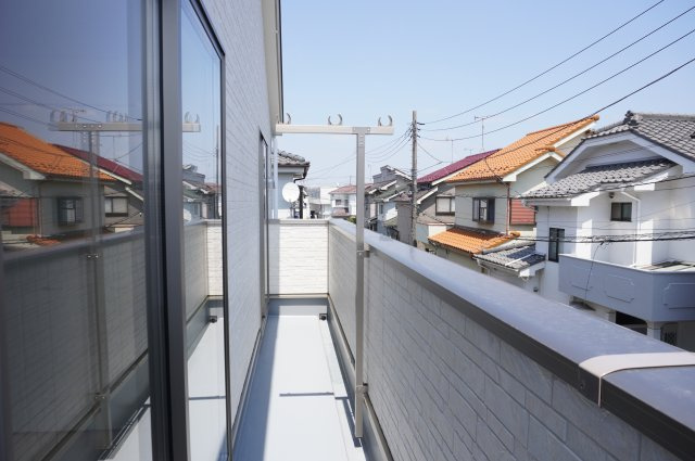 草加市原町3丁目 新築分譲住宅のバルコニー