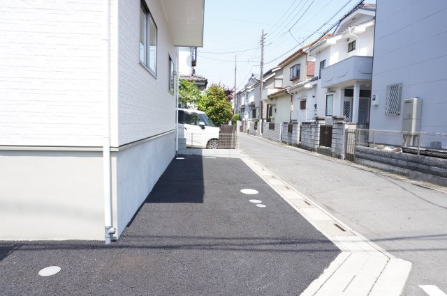 草加市原町3丁目 新築分譲住宅の駐車場