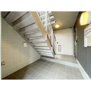 D-room長住北A棟のロビー