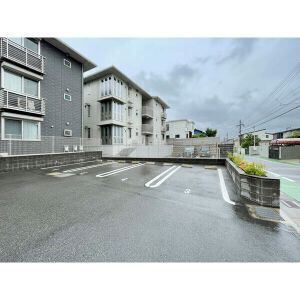 D-room長住北A棟の駐車場