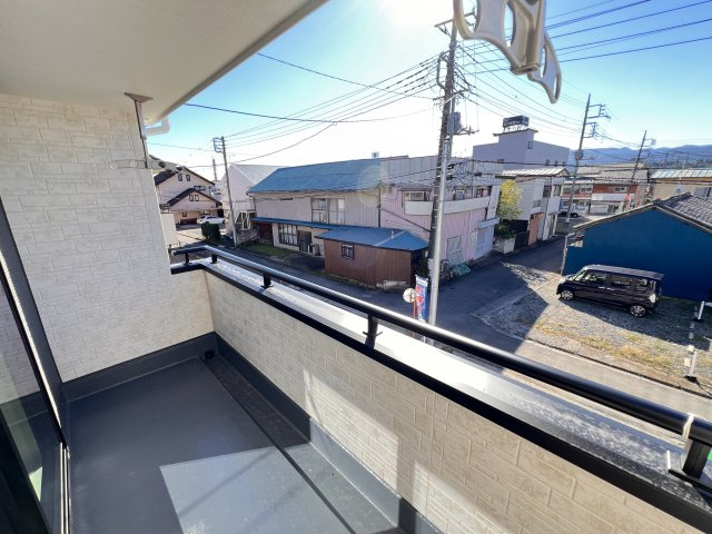 ROOTS七日市のバルコニー|日当たりの良いバルコニーはお洗濯物もよく乾きそうです◎