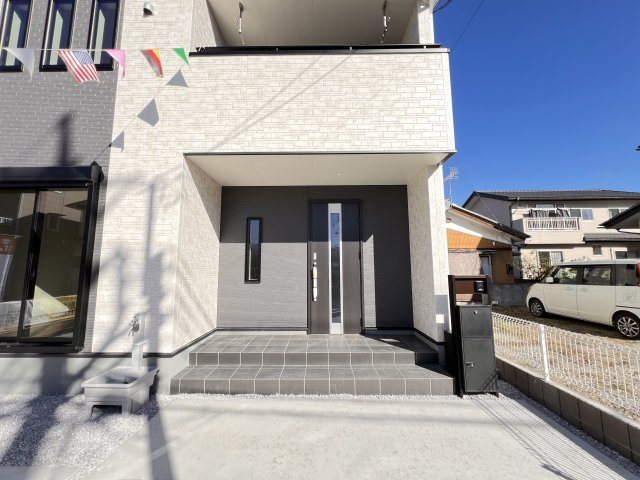 ROOTS七日市のエントランス