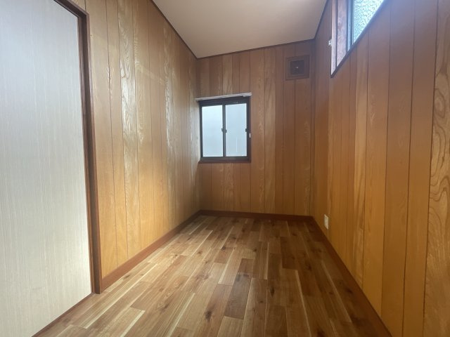 山田町小部南山貸家の寝室