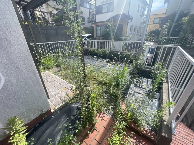 山田町小部南山貸家の庭