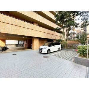 ボスコ薬院の駐車場