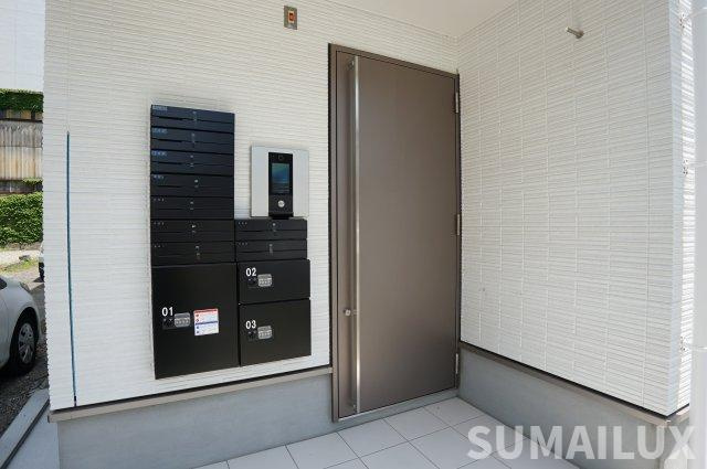 熊本市中央区新町４丁目のアパートのエントランス