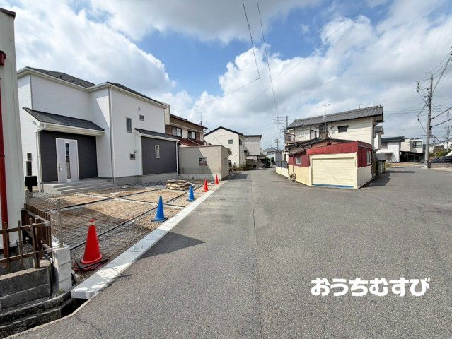 春日井市坂下町3丁目1204番（全1棟）の前面道路含む現地写真