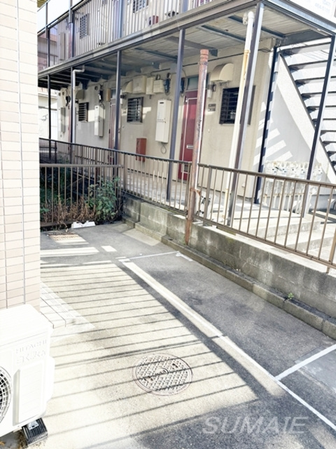 アドアップKの庭|庭先にはバイク置き場あり！