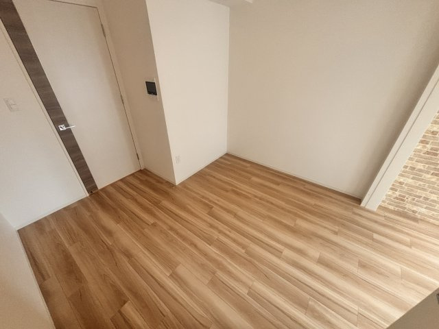 セレニテ神戸ミラクの洋室