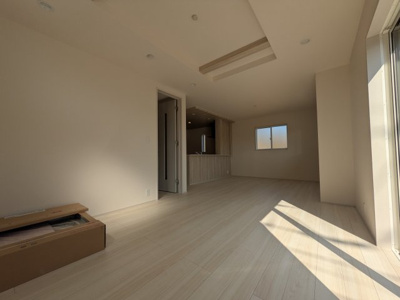 【洋室】 | 安行領家新築戸建 | 開放的な勾配天井は秘密基地感があって、テンション上がりますね。