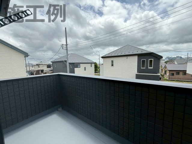 秦野市三屋新築戸建て　第1-2号棟のバルコニー|バルコニー付きです
