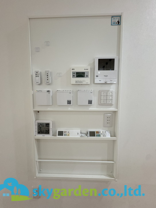 藤沢市宮原　中古戸建　全1棟のその他|スイッチ類、床暖房、床冷房、ブラインドなどすべて自動スイッチがまとまってます