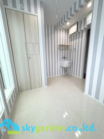 藤沢市宮原　中古戸建　全1棟のその他|憧れのランドリールーム、洗濯物がすべて完結します。