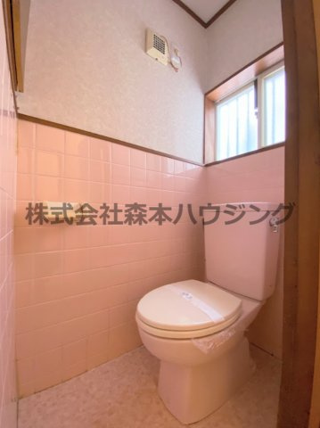 【トイレ】 | 　寝屋川市春日町30戸建貸家 | トイレもきれいです