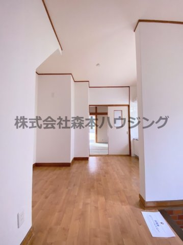 【居間・リビング】 | 　寝屋川市春日町30戸建貸家 | 使い勝手の良い居間です